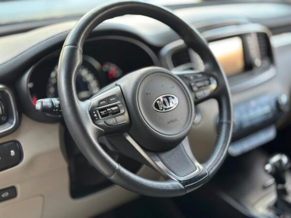 Sorento - 3.3 V6 24V 270cv 4x2 Aut. - Image 13