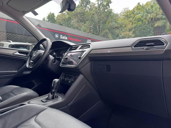 Volkswagen - Tiguan Allspac Comf 250 TSI 1.4 Flex - Imagem 18